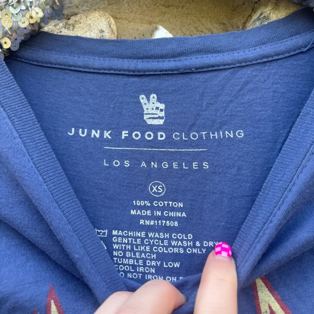 Junk food clothing def leopard t-shirt size xs - Picture 4 of 4